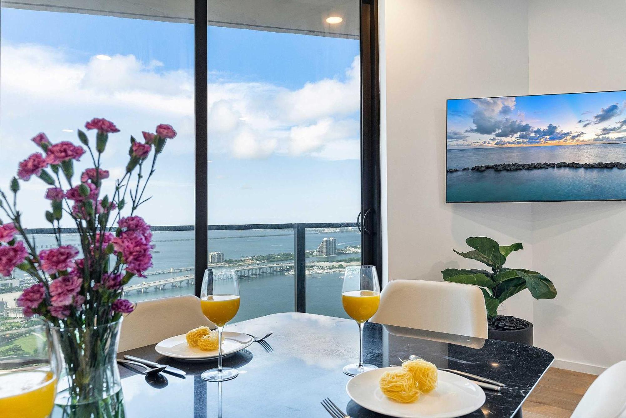 Mvr - #1 In - The Reviews Say Yes Miami